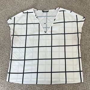 Shein Womens large blouse. Black and white pattern